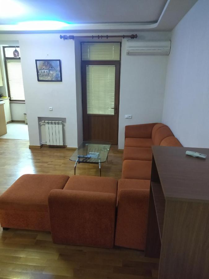 Abovyan 36 Apt & Tour เยเรวาน ภายนอก รูปภาพ