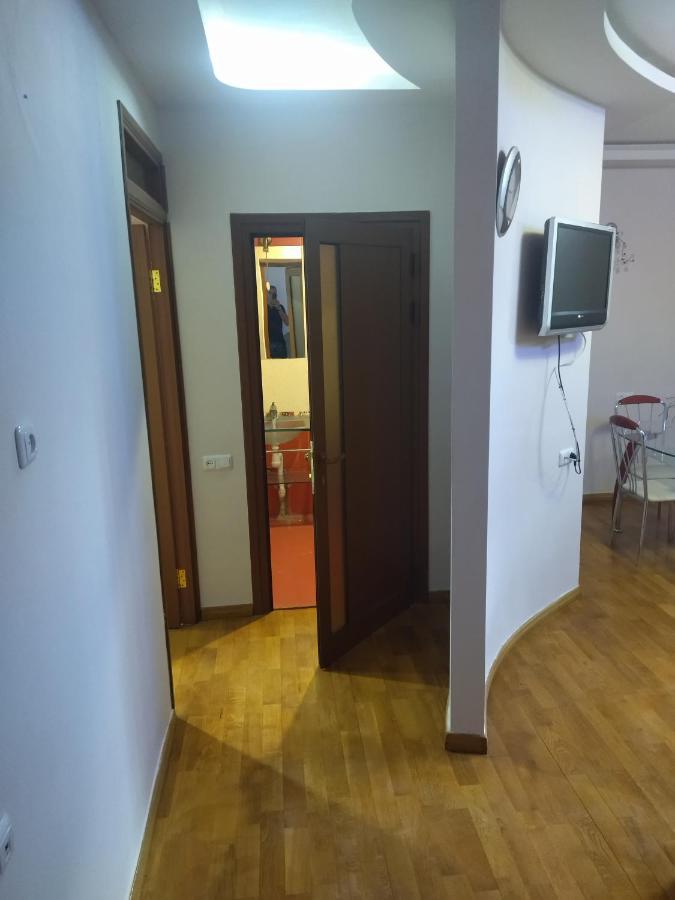 Abovyan 36 Apt & Tour เยเรวาน ภายนอก รูปภาพ