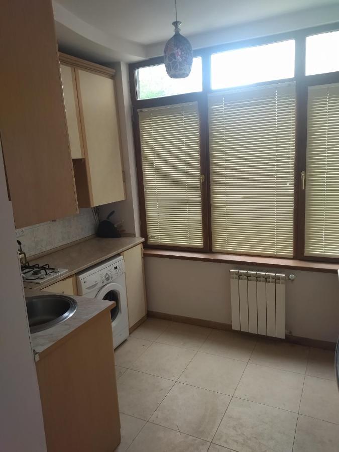 Abovyan 36 Apt & Tour เยเรวาน ภายนอก รูปภาพ
